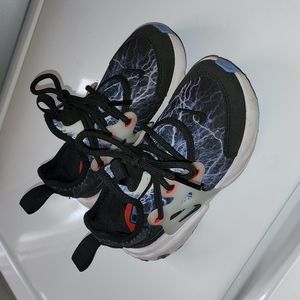 Kids Nike Element react "lightning" size 11c